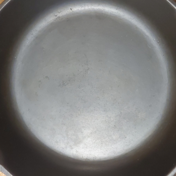 Vintage Unmarked BSR Cast Iron Skillet, #5 - Picture 4 of 13